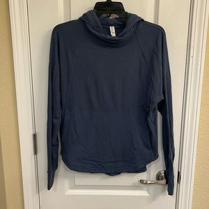 Lululemon sweatshirt size 4